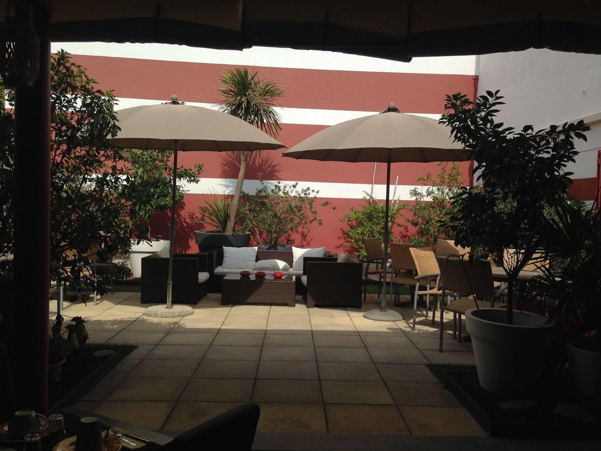 Hotel Cote Patio Nîmes Exterior foto